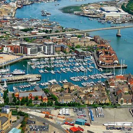 2 Bed Apartment With 2 Ensuites-Near Train Station /Mayflower /City Southampton Buitenkant foto